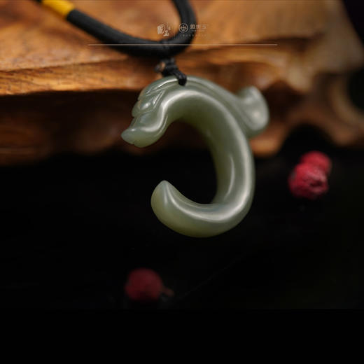 国玉盟世玉和田玉青玉C型龙红山小青玉龙挂件 商品图4