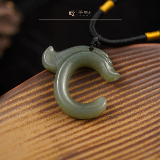 国玉盟世玉和田玉青玉C型龙红山小青玉龙挂件 商品图2