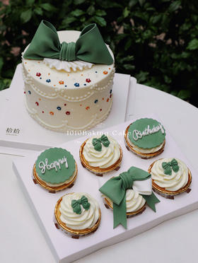 「绿色森系·蝴蝶结·12个装/盒」主蛋糕+纸杯组合·翻糖巧克力·100%动物奶油（提前4天预订）
