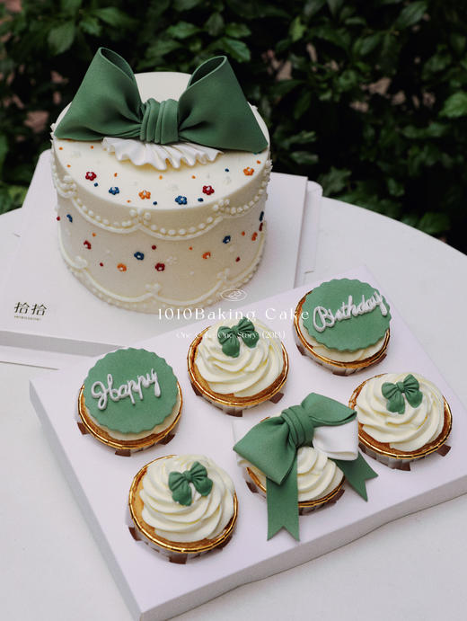 「绿色森系·蝴蝶结·12个装/盒」主蛋糕+纸杯组合·翻糖巧克力·100%动物奶油（提前4天预订） 商品图0
