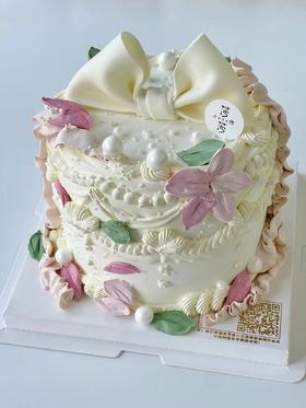 复古裱花蝴蝶结蛋糕（提前24小时预订）