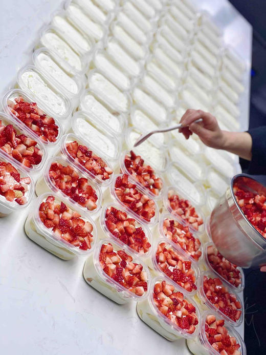 草莓盒子，松软戚风蛋糕，马蹄爆爆珠，蓝风车动物奶油，全部手工熬制果酱，清香扑鼻的新鲜草莓🍓 商品图11