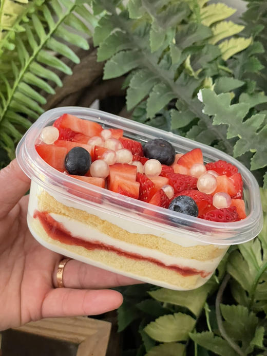 草莓盒子，松软戚风蛋糕，马蹄爆爆珠，蓝风车动物奶油，全部手工熬制果酱，清香扑鼻的新鲜草莓🍓 商品图5