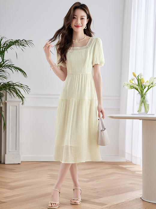 【专属特价】熙世界镂空花边方领连衣裙女夏装新款高腰法式泡泡袖黄色a字裙子 商品图1