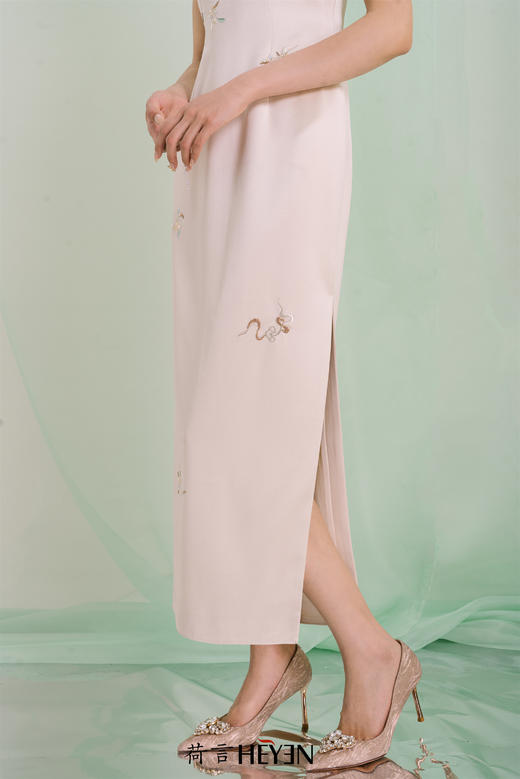 荷言HEYEN高级定制 揽月手推绣玉兔 烫钻工艺定制旗袍 商品图2
