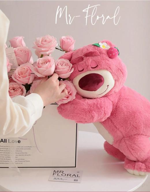 七夕新款草莓熊趴趴熊抱抱桶鲜花礼盒创意公仔迪士尼正版授权草莓熊爬姿功能毛绒 50*18*38 商品图4