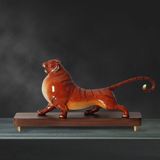 创意新中式纯铜虎虎生威摆件办公室玄关客厅乔迁开业桌面装饰品虎步龙行纯铜+胡桃木（470*140*245） 商品图3