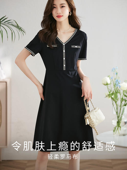 【专属特价】熙世界赫本小香风连衣裙女2025夏季新款气质织带V领A字显瘦小黑裙 商品图1
