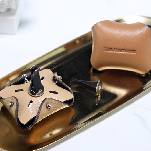 D-FFXF-SJC-001真皮车载香氛礼盒 汽车出风口摆件男士车用香水真皮沉香乌木车内装饰 商品图3