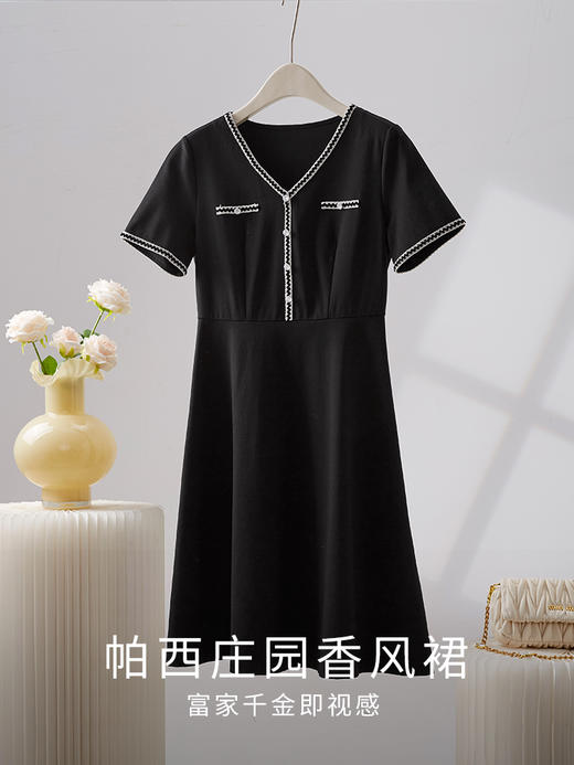【专属特价】熙世界赫本小香风连衣裙女2025夏季新款气质织带V领A字显瘦小黑裙 商品图3