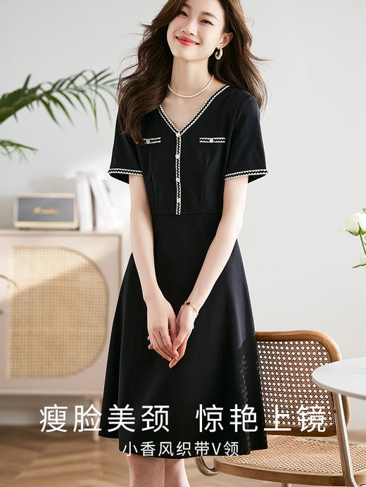【专属特价】熙世界赫本小香风连衣裙女2025夏季新款气质织带V领A字显瘦小黑裙 商品图2