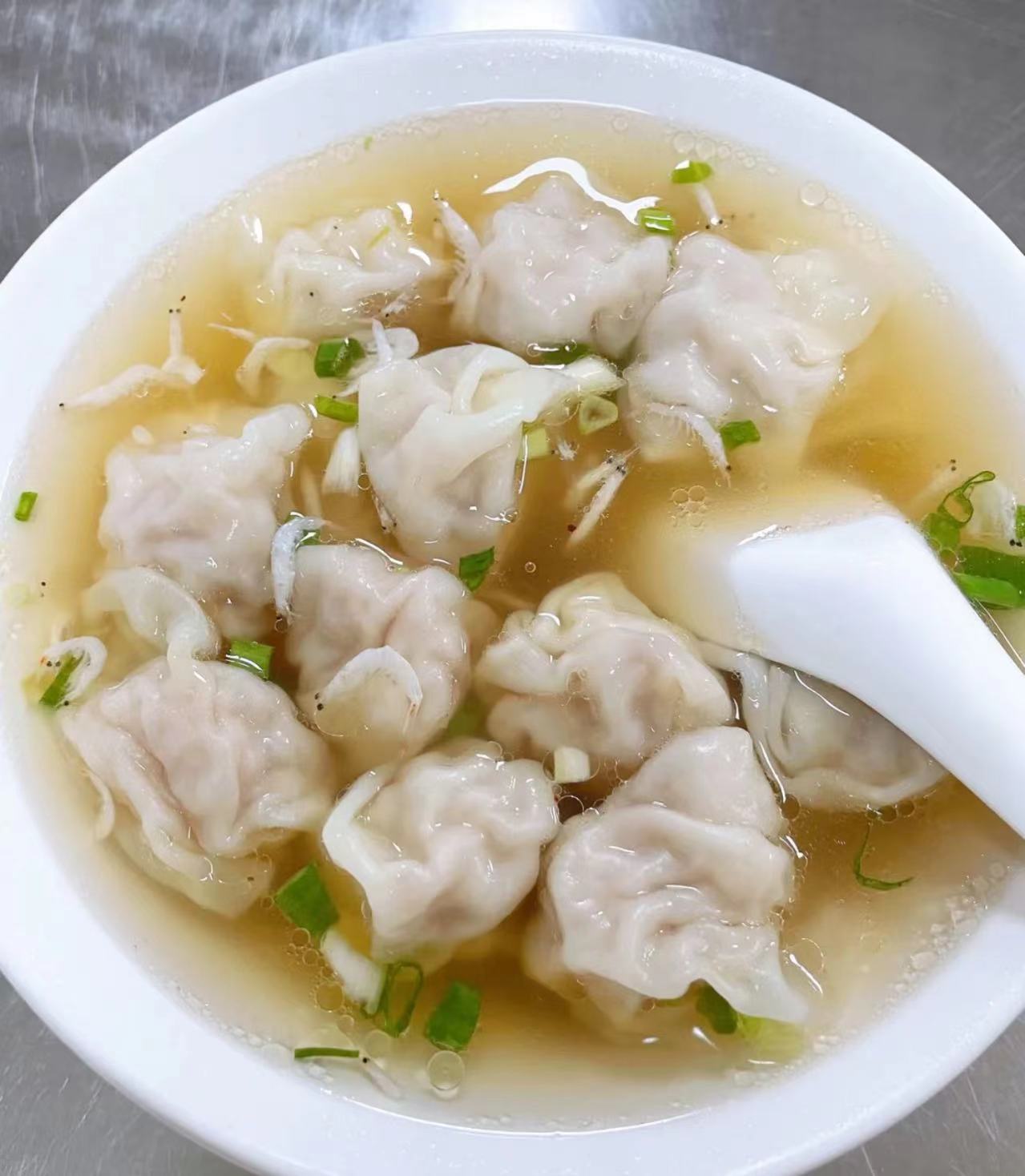 【 南京必吃美食❤️】汪家馄饨，隐藏在老小区里的小馄饨店，20年的老店！不配料包。