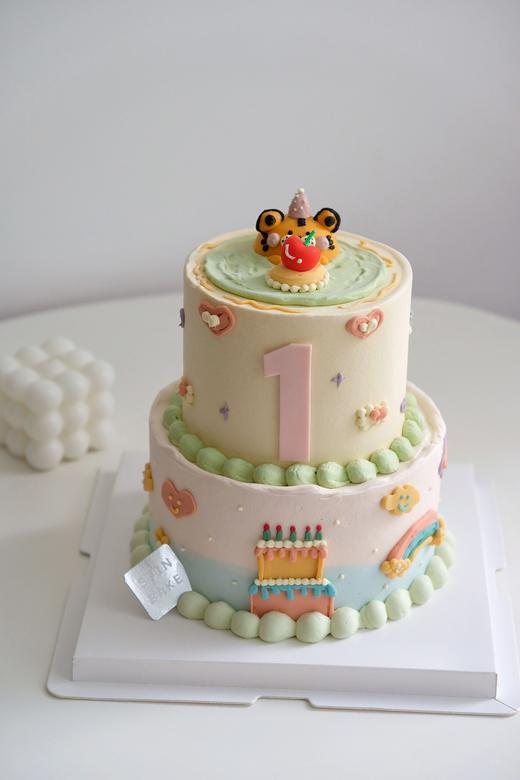 周岁宝宝双层生日蛋糕（下单备注生肖和数字） 商品图0