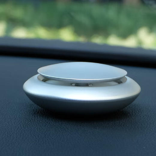 璐璐馨 UFO车载香薰汽车内饰品淡香水持久摆件 西柚甜橙韵动之息-车载香董(银色)(蓝色) 商品图2