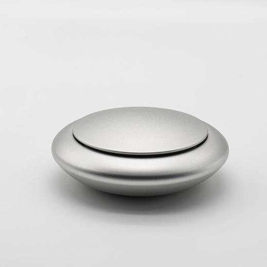 璐璐馨 UFO车载香薰汽车内饰品淡香水持久摆件 西柚甜橙韵动之息-车载香董(银色)(蓝色) 商品图1