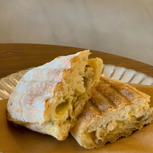 烟熏鸡胸肉蘑菇芝士夏巴塔 商品图0