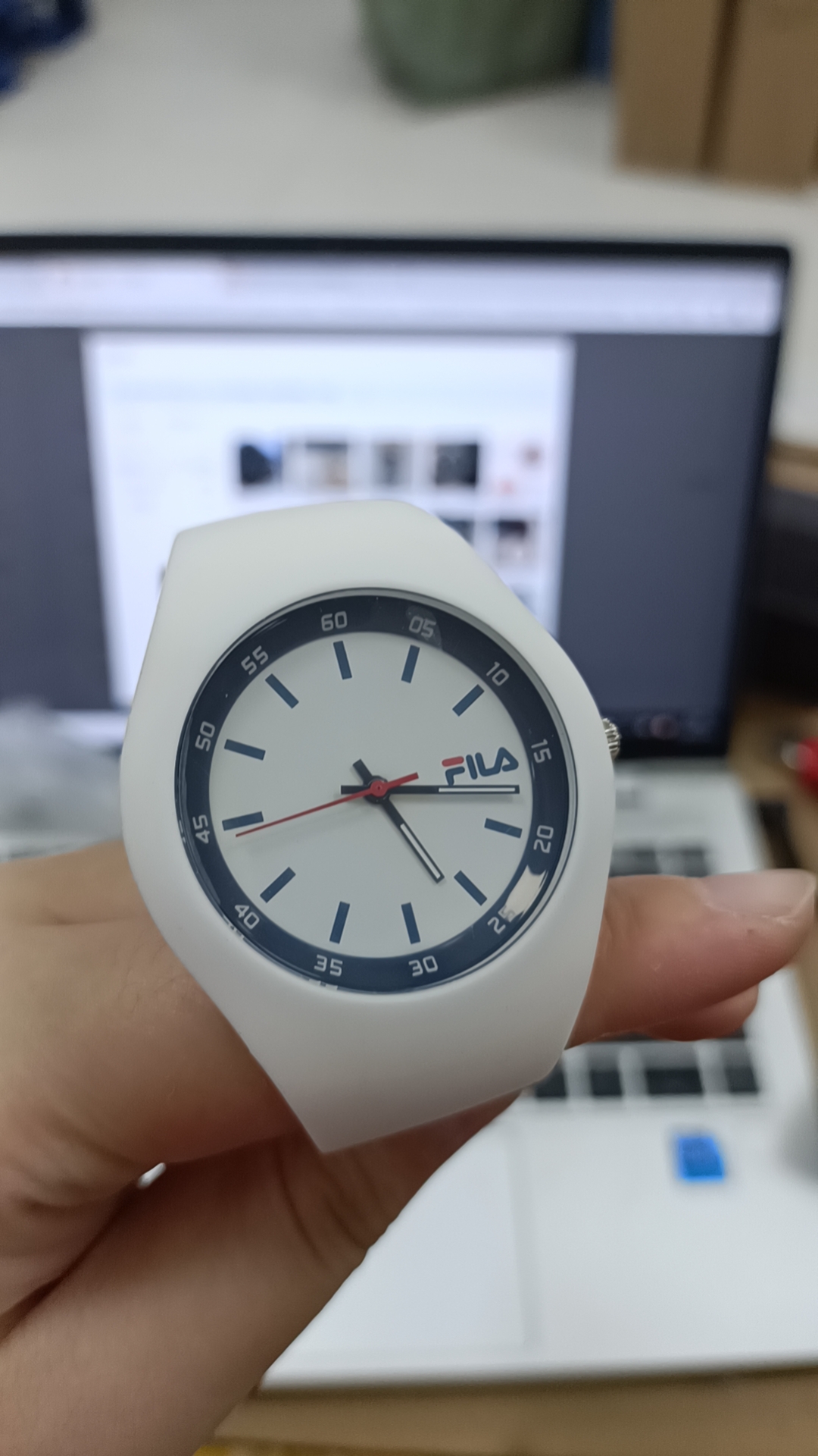 fllz-777-004 斐乐fila 二代机芯多彩硅胶表带石英手表男士女士手表