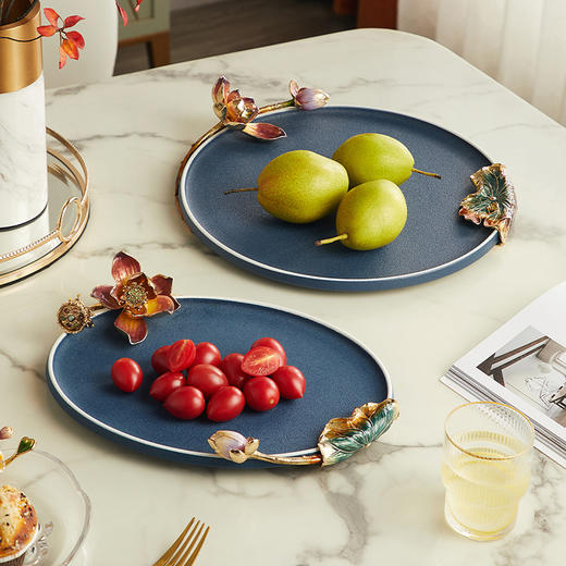 高级陶瓷果盘家用客厅茶几珐琅彩家荷万事兴欧式托盘轻奢高档中式珐琅彩蓝色圆托盘 商品图5