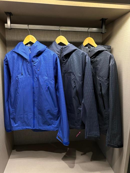 清仓库不退换 SZN 无LOGO版单冲锋衣..原厂工艺全身压胶，无任何品牌logo 商品图0