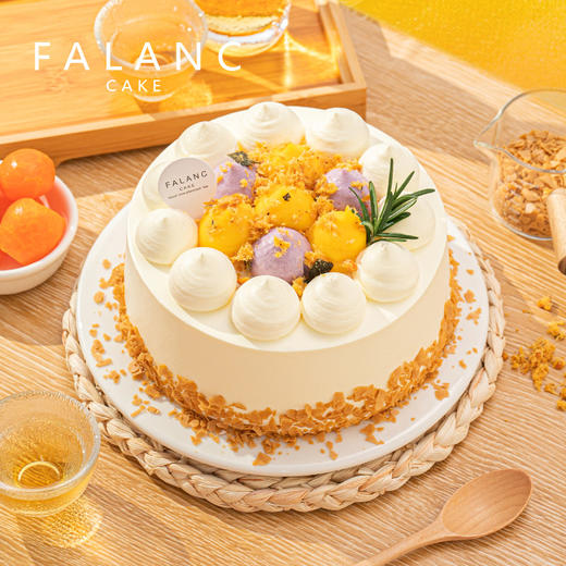 【咸蛋皇芋泥蛋糕】椰粉与动物奶油轻柔结合，内含芋泥+咸蛋黄双层口感 商品图1