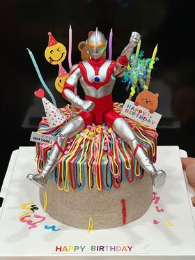 奥特曼出发 · 奶油蛋糕