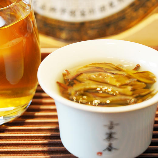 【积分兑换价：450元+500积分】【古六大茶山】古寨春联合农科院出品官方指定用茶2022年头春头采生茶一套内含6饼一次喝遍古六大茶山品味古六大茶山魅力，拍下加赠汝窑主人杯 商品图7