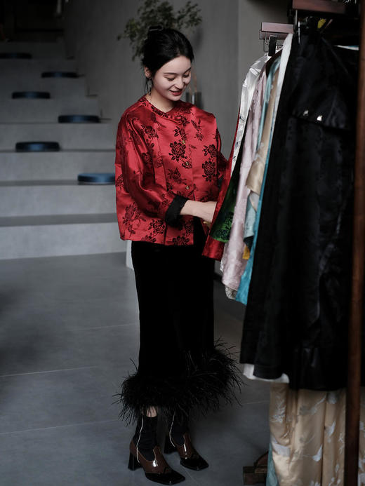 盛唐牡丹 |真丝漳绒圆领外套 (蝶恋花红色) 商品图4