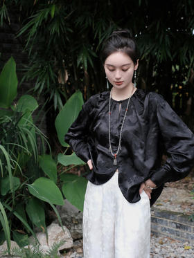 瑕疵|盛唐牡丹 |真丝压花圆领女上衣-黑色[特价品](特殊商品不退不换)