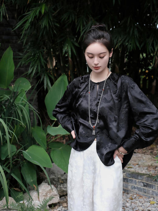 瑕疵|盛唐牡丹 |真丝压花圆领女上衣-黑色[特价品](特殊商品不退不换) 商品图0