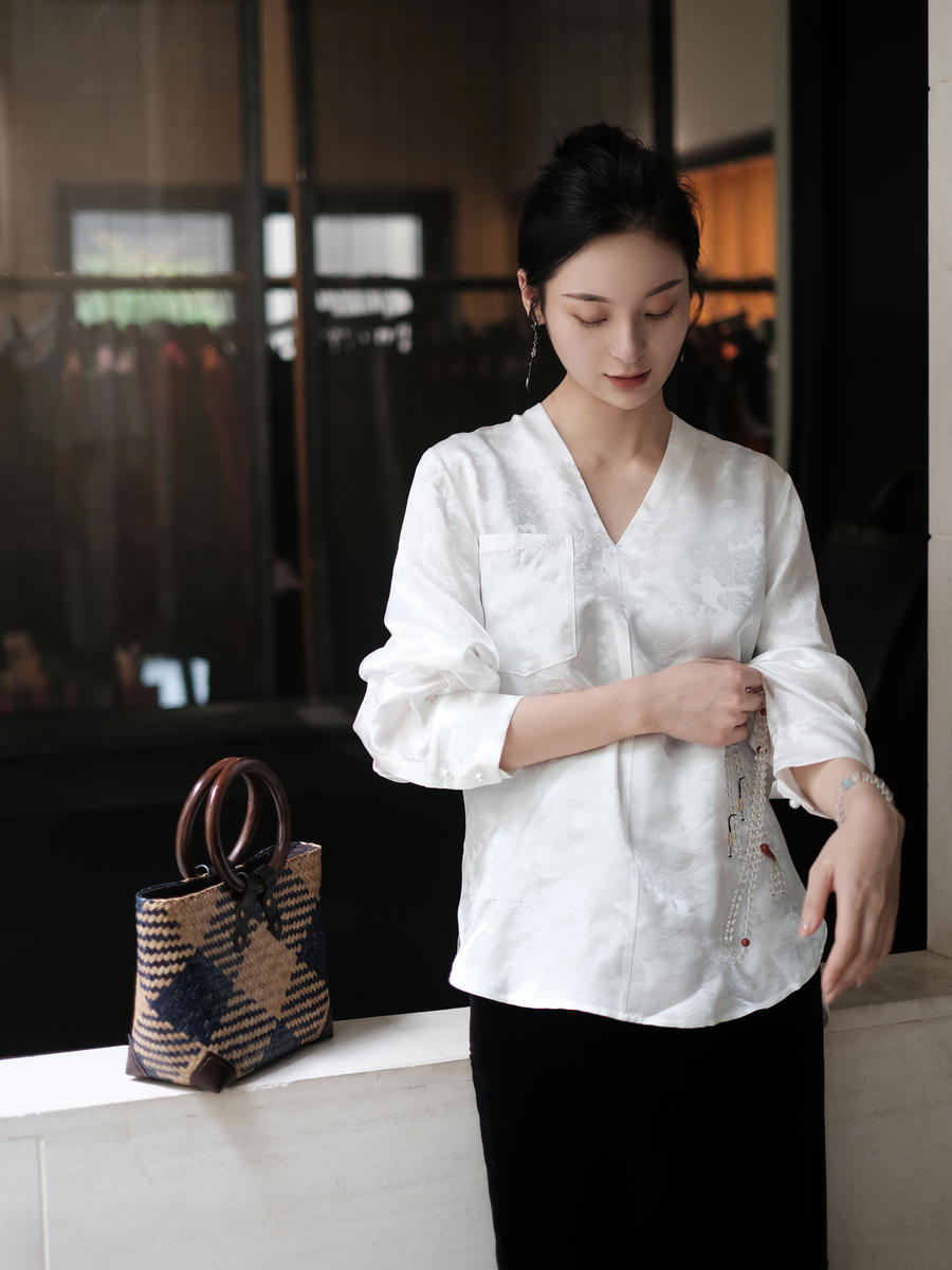 盛唐牡丹 | 珍珠白蝶恋花女上衣-半丝[特价品]