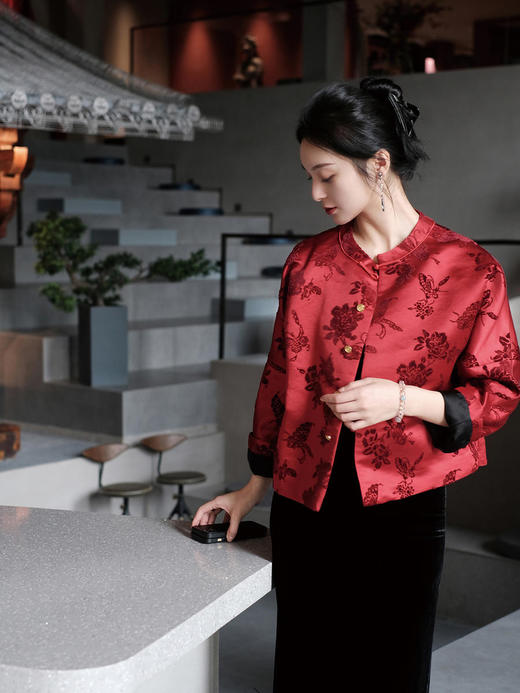 盛唐牡丹 |真丝漳绒圆领外套 (蝶恋花红色) 商品图2