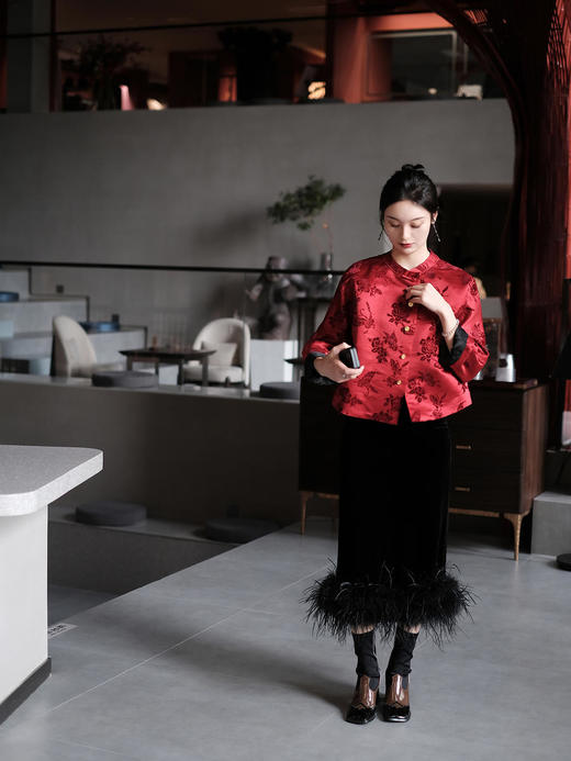 盛唐牡丹 |真丝漳绒圆领外套 (蝶恋花红色) 商品图8