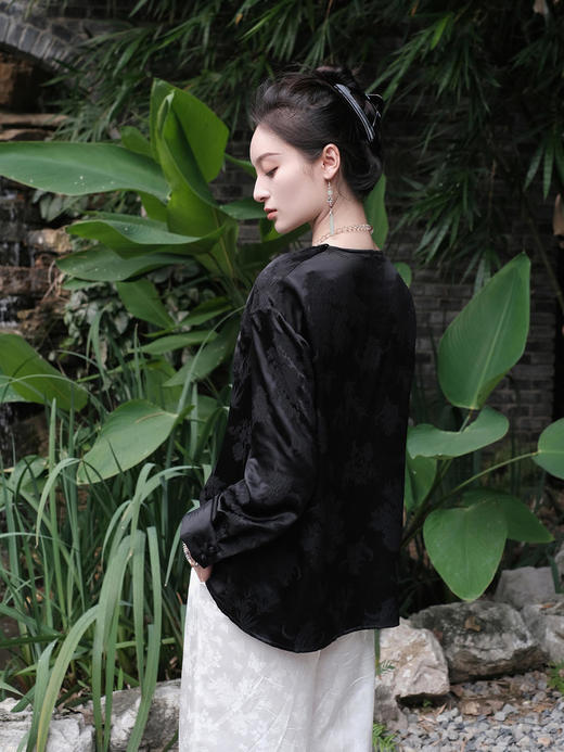 瑕疵|盛唐牡丹 |真丝压花圆领女上衣-黑色[特价品](特殊商品不退不换) 商品图2