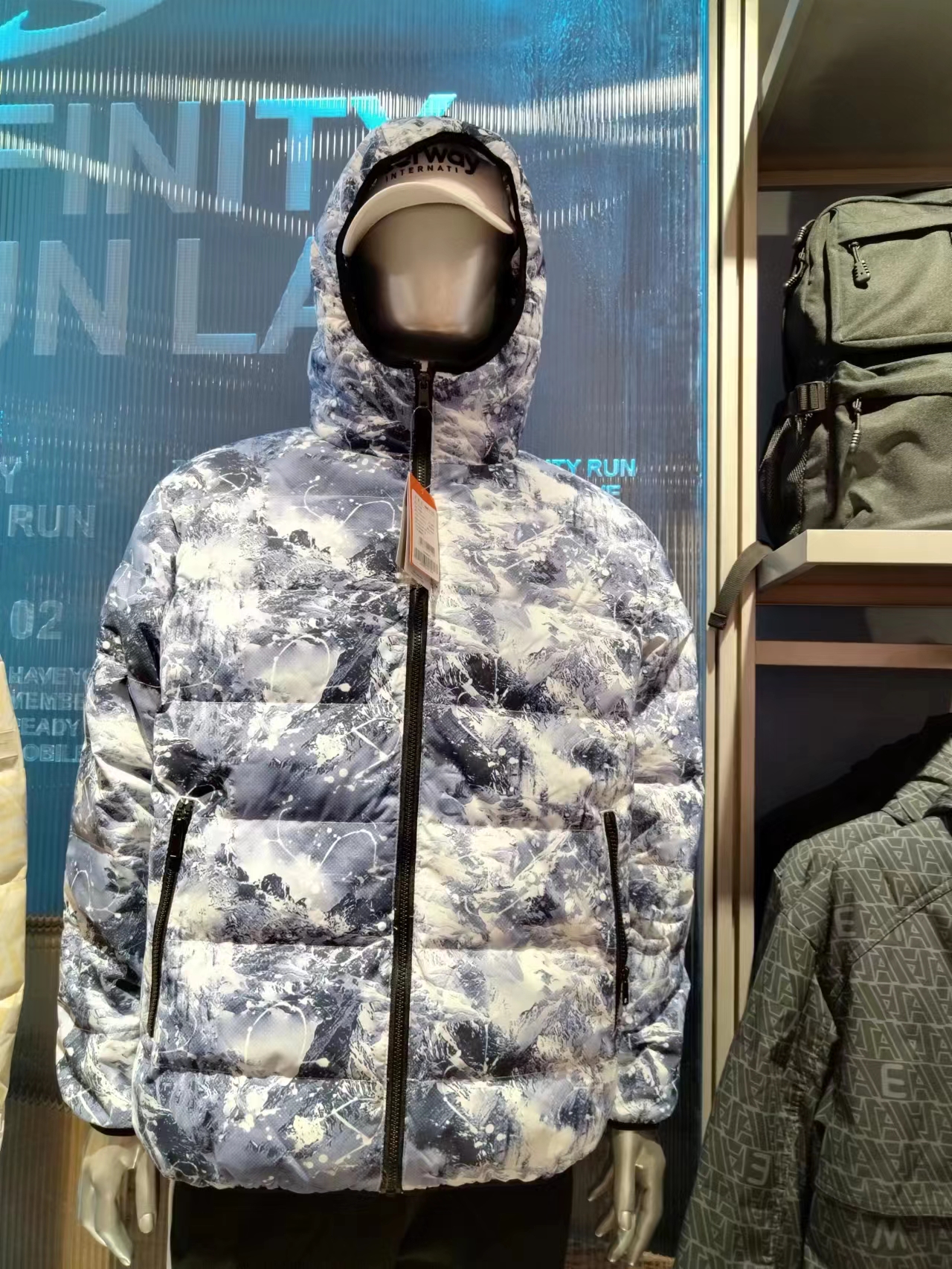 6f德尔惠羽绒服