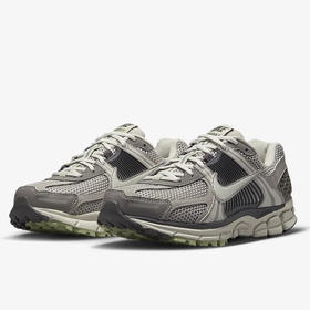 W NIKE ZOOM VOMERO 5