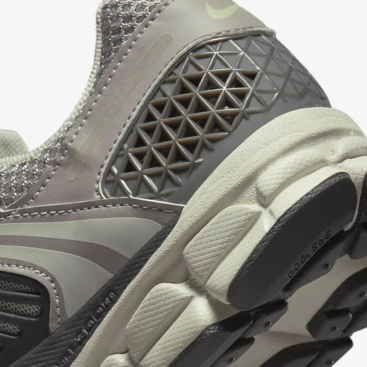 W NIKE ZOOM VOMERO 5 商品图7