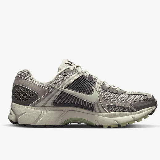 W NIKE ZOOM VOMERO 5 商品图2