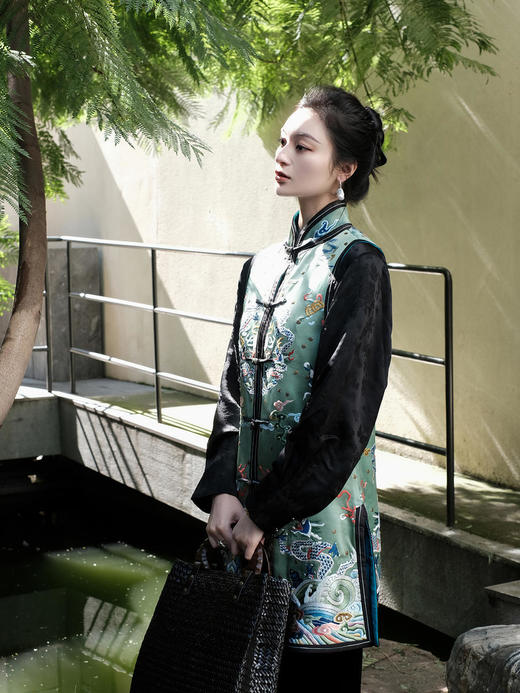 盛唐牡丹|高货-重缎真丝满绣铆钉蟒袍马甲 商品图2