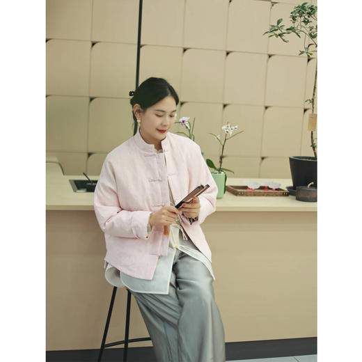 【抖音专属】复古盘扣廓形棉服（22802115B-粉米） 商品图1
