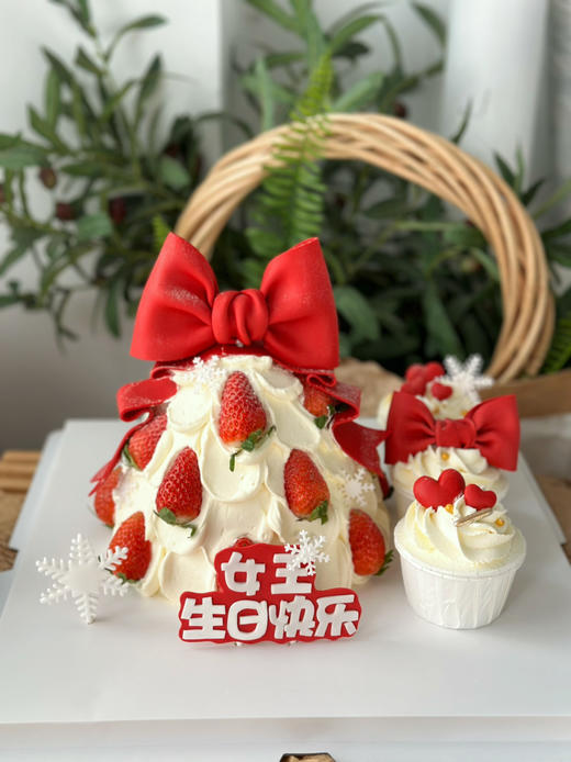 女王草莓塔组合蓝风车动物奶油，新鲜草莓夹心，翻糖可食用装饰，提前24小时预定 商品图5