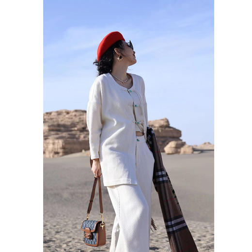 【线上专属】V领衬衫（23810715-玉色） 商品图1