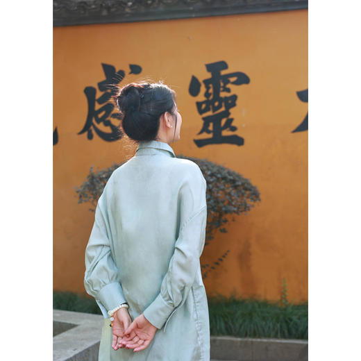 【抖音专属】长款盘扣衬衫（23710405-井天） 商品图3