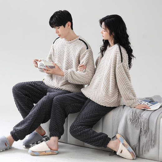 男女提花绒加厚保暖家居服 冬季情侣睡衣可外穿套装（3-1108） 商品图1