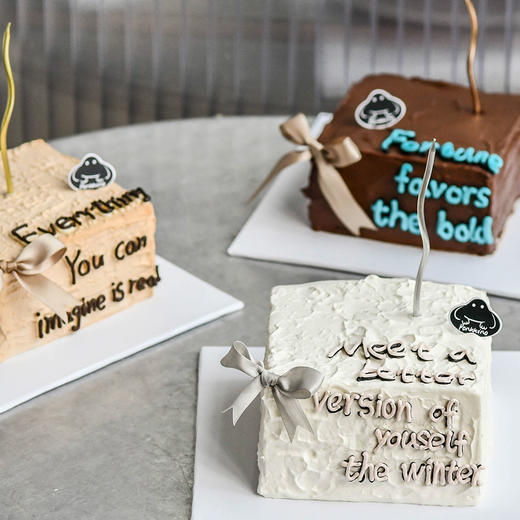 蝴蝶结字母奶油蛋糕 商品图1