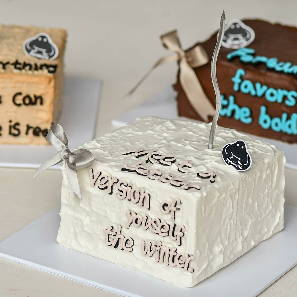 蝴蝶结字母奶油蛋糕