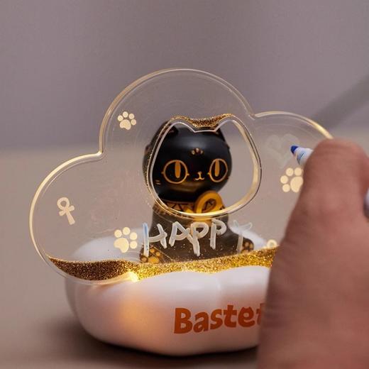大英博物馆 盖亚·安德森猫和她的朋友们系列 萌猫云朵发光写字板流沙摆件 商品图3