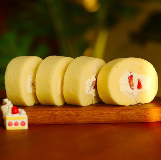 红颜草莓鲜奶油卷 商品图2