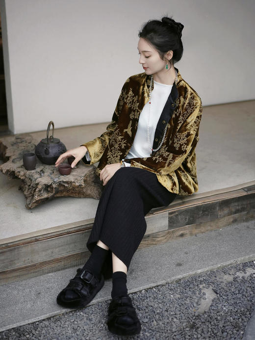 盛唐牡丹| 丝绒小鸟双面穿外套 (夹棉) (实物的棕色一面为黑扣子.不是棕色扣子) 商品图10