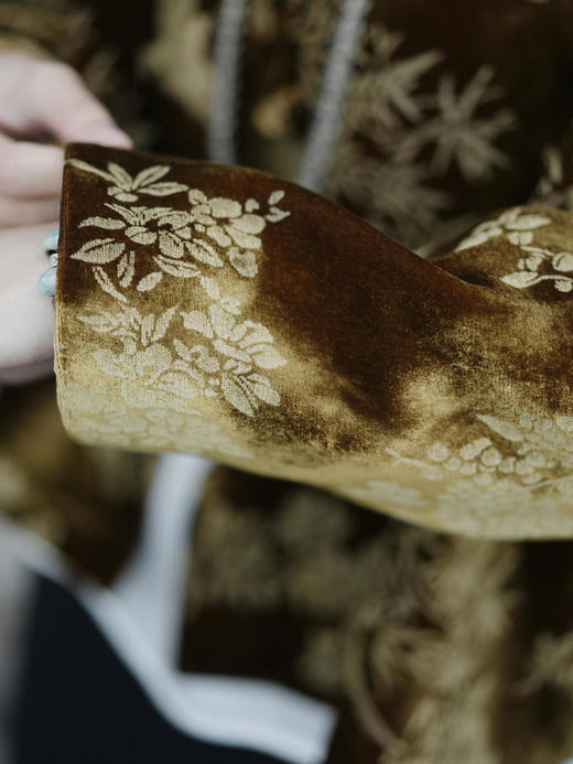 盛唐牡丹 |丝绒小鸟双面穿外套 (不夹棉) (实物的棕色一面为黑扣子.不是棕色扣子) 商品图9