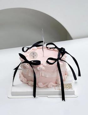 芭蕾风黑色蝴蝶结蛋糕（下单现做，根据排单3小时左右）